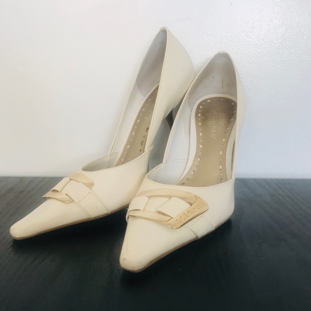 White pointy toed pumps